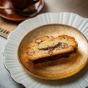 Stefano Faita Instagram - 🧁 Dolce, ou douceur. C’est comme ça qu’on dit dessert en italien. Ça donne envie de succomber, non? Pour couronner votre repas des Fêtes à l’italienne, choisissez votre dolce traditionnel parmi mes 10 meilleures recettes de desserts.

🧁 Dolce, or “sweetness.” That’s how you say dessert in Italian. Makes you want to indulge, right? To crown an Italian holiday meal in style, choose your traditional dolce from my top 10 dessert recipes.

Lien dans la bio | Link in bio 🔗

#stefanofaita #desserts #dolci #italiandessert #dessertsitaliens