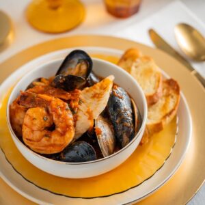Stefano Faita Instagram - Prêts pour notre menu de la veille de Noël 100% poisson?

Lien dans la bio pour tout savoir! 🐟

-

Ready for our Feast of the Seven Fishes? The Italian traditional Christmas Eve dinner, from our family to yours.

Link in bio to see the full menu.

#feastofthesevenfishes #italianfood #italiantraditions #buonnatale #fishmeal #pescatarian #stefanofaita