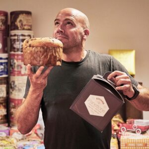 Stefano Faita Instagram - Ma version du panettone traditionnel du nord de l’Italie est arrivé en épicerie. Cette année, attendez pas le 24 décembre pour vous mettre dans l’ambiance des Fêtes!

-

My version of the traditional panettone from northern Italy is available NOW at your local grocery store. This year, don’t wait until December 24th to get in the holiday spirit!

#stefano #stefanofaita #panettone #natale #panettoneartigianale