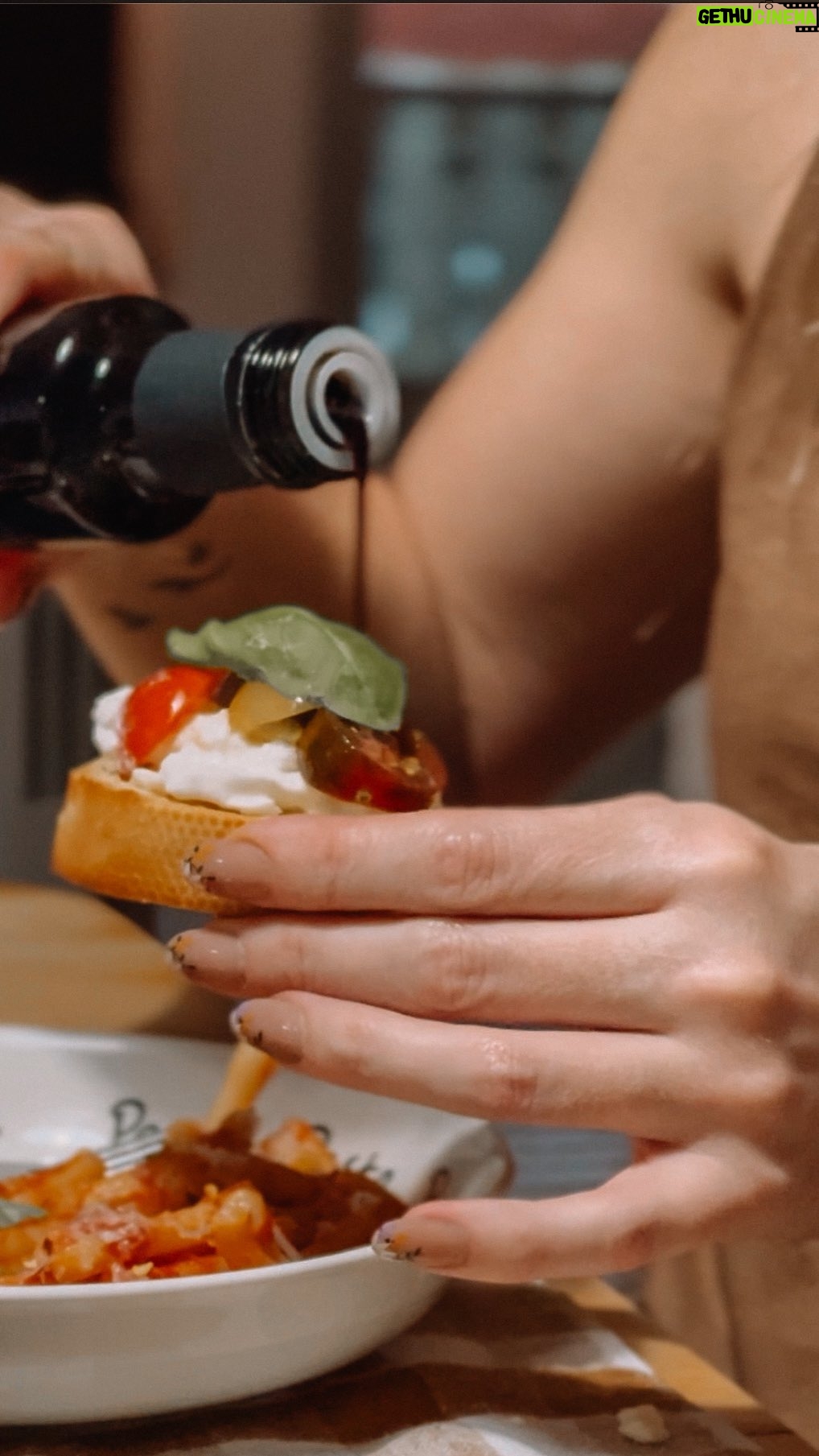 Stefano Faita Instagram - Laissez-vous emporter par les saveurs italiennes de @sfaita et faites plaisir à toute la famille 🍝🇮🇹 Les produits sont disponibles dans la plupart des @metromonepicier et des @igaqc ! Quel est votre plat italien préféré ? 🍕🍝🍨 . . . #stefanofaita #bnation #foodcontentcreator #foodiesofinstagram #pastaday #burratacheese #italianfoodlover #foodieqc #familymeals #mamanquebecoise #myfamilymyteam #bakedwithlove #pastalove #lavraievie #toddlermealideas #comfortfoodie #fallfood #fallmood #fallrecipes