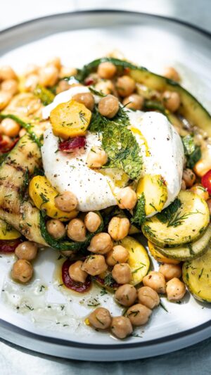 Stefano Faita Instagram - Zucchini, pois chiches et burrata 🤌

Trouvez la recette dans le lien dans ma bio 🔗

-

Zucchini, chickpeas and burrata 🤌

Find the recipe in the link in bio 🔗

#stefanofaita #zucchini #yummysalad