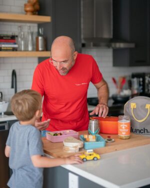 Stefano Faita Instagram - Qui dit rentrée, dit retour des lunchs! 
On veut savoir : quel menu lunch vous sauve la vie les jours de semaine? 👇
.
.
It's back to school so get those lunch boxes out! 
We want to know: what are your go-to lunch ideas? 👇