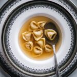 Stefano Faita Instagram – Ma plus belle activité les jours frettes et pluvieux? Cuisiner mes recettes de soupe en double ou en triple batch. Pas le temps? Mes soupes se trouvent aussi toutes faites à l’épicerie! 😉

Lien dans la bio

–

My favourite thing to do on cold, rainy days? ☔ Make my soup recipes in double or triple batches. Don’t have the time? You can also find them ready-made at the grocery store 😉

Link in bio

#stefanofaita #soupseason #soupe #zuppa #soup