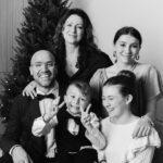 Stefano Faita Instagram – Notre traditionnelle photo de Noël!
De ma famille à la vôtre: joyeuses fêtes 🎄

Our traditional family portrait!
From my family to yours, happy holidays 🎄
