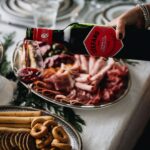 Stefano Faita Instagram – Le plan pour l’Action de grâce? Une grande tablée comme on les aime. De la convivialité, des charcuteries, du vin, de la famille, des amis… c’est tout ce qu’il nous faut. Salute!

Our Plan for Thanksgiving? A big table, just how we like them. Good vibes, cold cuts, wine, family & friends… That’s all we need. Salute!

#stefano #stefanofaita #thanksgiving #actiondegrâces #convivialité #charcuteries