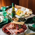 Stefano Faita Instagram – Le plan pour l’Action de grâce? Une grande tablée comme on les aime. De la convivialité, des charcuteries, du vin, de la famille, des amis… c’est tout ce qu’il nous faut. Salute!

Our Plan for Thanksgiving? A big table, just how we like them. Good vibes, cold cuts, wine, family & friends… That’s all we need. Salute!

#stefano #stefanofaita #thanksgiving #actiondegrâces #convivialité #charcuteries