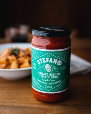 Stefano Faita Instagram - 🎉 Great news for the Stefano brand!

We’re excited to announce that the Stefano sauces AND pasta have just made their way into all the @longosmarkets stores!

It's through incredible partnerships like this one, with retailers who believe in supporting Canadian brands and showcasing products made with simple & good ingredients, that our products have found a place in your kitchens.

We’re always looking for ways to make your life a little easier and to make our top-quality products available to as many food lovers as possible. That’s exactly why we’re so honoured to now be able to feed even more families in Canada with products made in the purest Italian tradition.

From our family to yours, buon appetito! Thank you all for welcoming us into your homes and huge thanks to the whole Longo’s team for the trust and support 🙏

PS: we have an awesome promo on our sauces and pasta to celebrate the launch. You should go check it out ;) 

...

🎉 Une autre bonne nouvelle pour la marque Stefano!

Nos sauces nos pâtes sont maintenant disponibles dans tous les magasins Longo's!

C'est grâce à des partenariats comme celui-ci et des détaillants qui croient en la promotion de marque canadiennes et en la mise en valeur de produits faits avec des ingrédients simples et bons, que nos produits ont trouvé leur place à votre table.

De notre famille à la vôtre, buon appetito ! Merci à tous-tes de nous accueillir dans vos foyers et un grand merci à toute l'équipe de Longo's pour la confiance et le soutien 🙏

PS : On une super promotion sur nos sauces et nos pâtes pour célébrer le lancement. Vous devriez aller y jeter un coup d'œil 😉

#canadianbrand #cpg #grocery #madeincanada