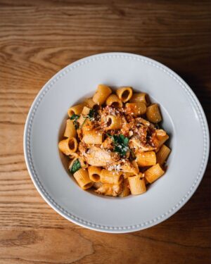 Stefano Faita Instagram - Familiar with cucina povera? It's the art of doing a lot with a little and one of the best cooking (and life!) lessons Italian tradition has taught us. And we're here to prove it with 8 recipes!

La cucina povera, c'est l'art de cuisiner avec peu d'ingrédients.
On vous le prouve ici, en 8 recettes.

Link in bio for the recipes | Lien dans la bio 🔗

#italiancooking #cucinapovera #italianfood