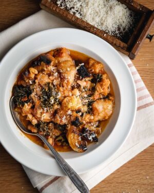 Stefano Faita Instagram - Familiar with cucina povera? It's the art of doing a lot with a little and one of the best cooking (and life!) lessons Italian tradition has taught us. And we're here to prove it with 8 recipes!

La cucina povera, c'est l'art de cuisiner avec peu d'ingrédients.
On vous le prouve ici, en 8 recettes.

Link in bio for the recipes | Lien dans la bio 🔗

#italiancooking #cucinapovera #italianfood