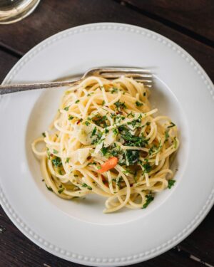 Stefano Faita Instagram - Familiar with cucina povera? It's the art of doing a lot with a little and one of the best cooking (and life!) lessons Italian tradition has taught us. And we're here to prove it with 8 recipes!

La cucina povera, c'est l'art de cuisiner avec peu d'ingrédients.
On vous le prouve ici, en 8 recettes.

Link in bio for the recipes | Lien dans la bio 🔗

#italiancooking #cucinapovera #italianfood
