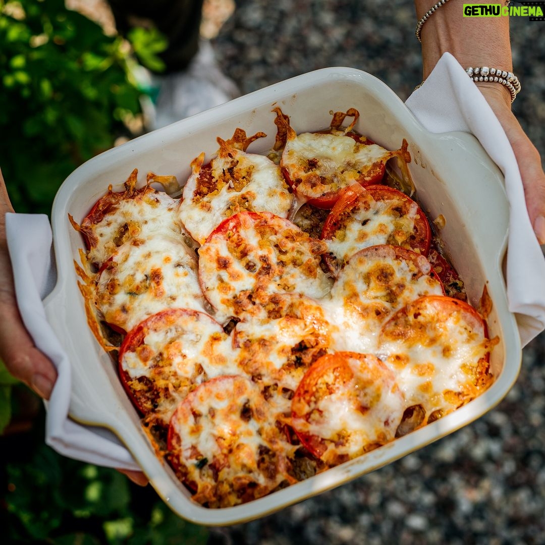 Stefano Faita Instagram - It’s tomato season! Check out our favourite recipes showcasing the famous pomodoro, because there is simply never enough tomato in this life, right? 😍 What's your favourite? Voici nos recettes préférées à base de tomates… parce que, non, on n’a jamais assez de tomates dans nos vies 😍 Qu'est-ce que vous cuisinez avec les tomates? 🔗 in bio / dans ma bio
