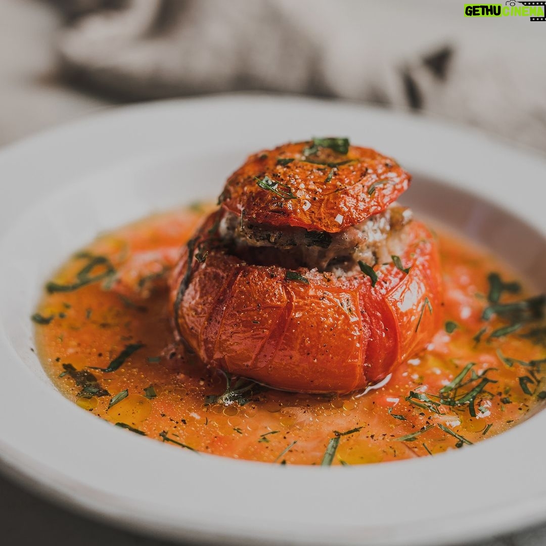 Stefano Faita Instagram - It’s tomato season! Check out our favourite recipes showcasing the famous pomodoro, because there is simply never enough tomato in this life, right? 😍 What's your favourite? Voici nos recettes préférées à base de tomates… parce que, non, on n’a jamais assez de tomates dans nos vies 😍 Qu'est-ce que vous cuisinez avec les tomates? 🔗 in bio / dans ma bio