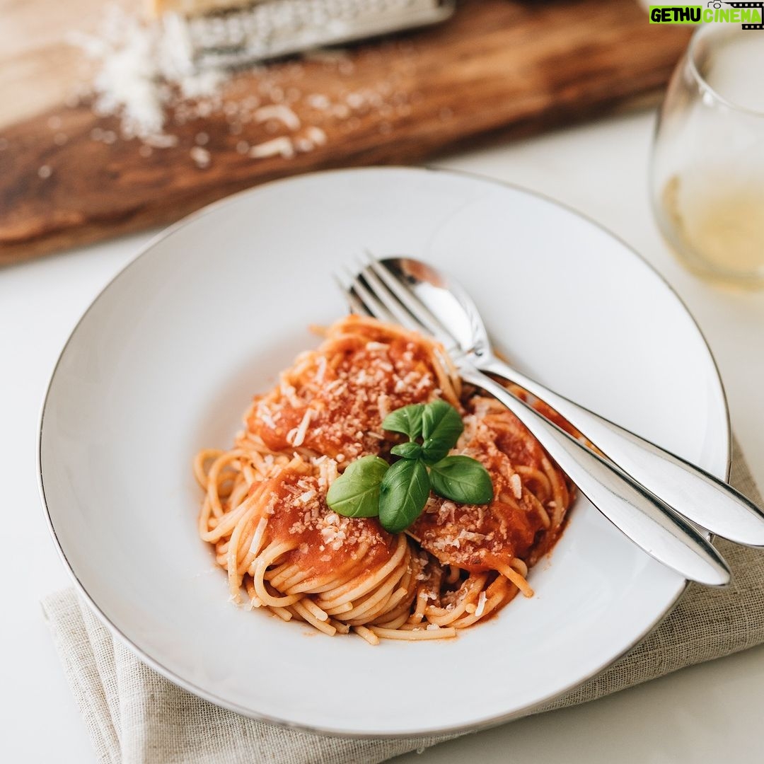 Stefano Faita Instagram - It’s tomato season! Check out our favourite recipes showcasing the famous pomodoro, because there is simply never enough tomato in this life, right? 😍 What's your favourite? Voici nos recettes préférées à base de tomates… parce que, non, on n’a jamais assez de tomates dans nos vies 😍 Qu'est-ce que vous cuisinez avec les tomates? 🔗 in bio / dans ma bio