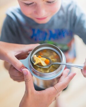 Stefano Faita Instagram - Qui dit rentrée, dit retour des lunchs! 
On veut savoir : quel menu lunch vous sauve la vie les jours de semaine? 👇
.
.
It's back to school so get those lunch boxes out! 
We want to know: what are your go-to lunch ideas? 👇