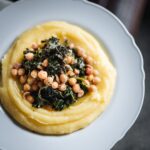 Stefano Faita Instagram - Here’s a new, easy, and hearty meal for your repertoire 👉 Polenta with kale & chickpea ragù 🤌 Give it a try! Nouvelle recette à ajouter à votre répertoire: Ragù de kale et pois chiches sur polenta. Allez, on l’essaie! 👇 Lien dans la bio 🔗 Link in bio #stefanofaita #cuisineitalienne #chickpeas #healthyfood #vegetarian