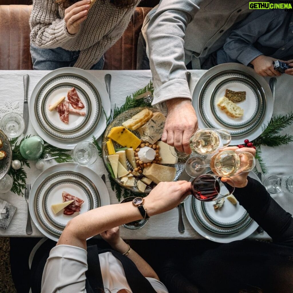 Stefano Faita Instagram - Comment invite-t-on les convives à passer à table en italien? Invite your guests to the table, in Italian! 🤌