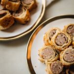 Stefano Faita Instagram - ✨Vous recevez en grand? Ça prend des petites bouchées! Que ce soit pour l’apéro ou en formule cocktail dînatoire, les canapés, amuse-bouche et autres finger food font la différence entre un simple repas et un party des Fêtes. De la bombette pugliesi aux canapés pizza au saumon fumé, on fait le tour de nos 10 meilleures bouchées dans notre blogue 💫 Lien dans la bio ✨Having a big party? You’ll need bite-sized appetizers! Whether for an aperitif or a cocktail buffet, canapés, amuse-bouches, and other finger foods make the difference between a simple meal and a full-on holiday party. From bombette pugliesi to smoked salmon pizza canapés, we review the 10 best bites on our blog💫 Link in bio #stefanofaita #cocktaildinatoire #bouchées #apero