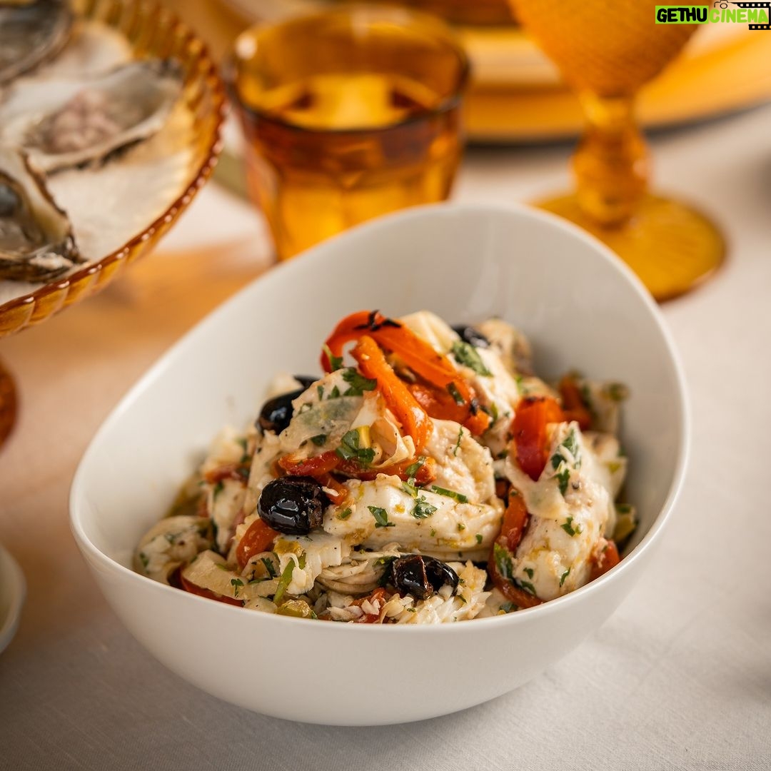 Stefano Faita Instagram - En Italie 🇮🇹 comme en Gaspésie ⚜️, chaque famille a sa recette traditionnelle de morue séchée. La nôtre, c’est l’insalata di baccalà , une des stars de notre festin des 7 poissons du 24 décembre. - In Italy 🇮🇹, like in Gaspésie ⚜️, every family has its own traditional recipe for dried and salted cod. Ours is insalata di baccalà , one of the stars of our 7-fish feast on December 24. Lien dans la bio / Link in bio 🔗 #stefanofaita #stefano #baccala #fishmeal