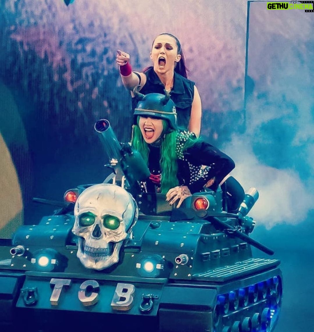 Steffanie Newell Instagram - We be charging into Smackdown like …💙 #ShotziAndNox 📸 - @ecbitw Cleveland, Ohio