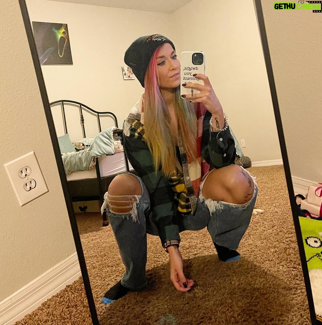Steffanie Newell - 22.4K Likes - I’m worse at what I do best.