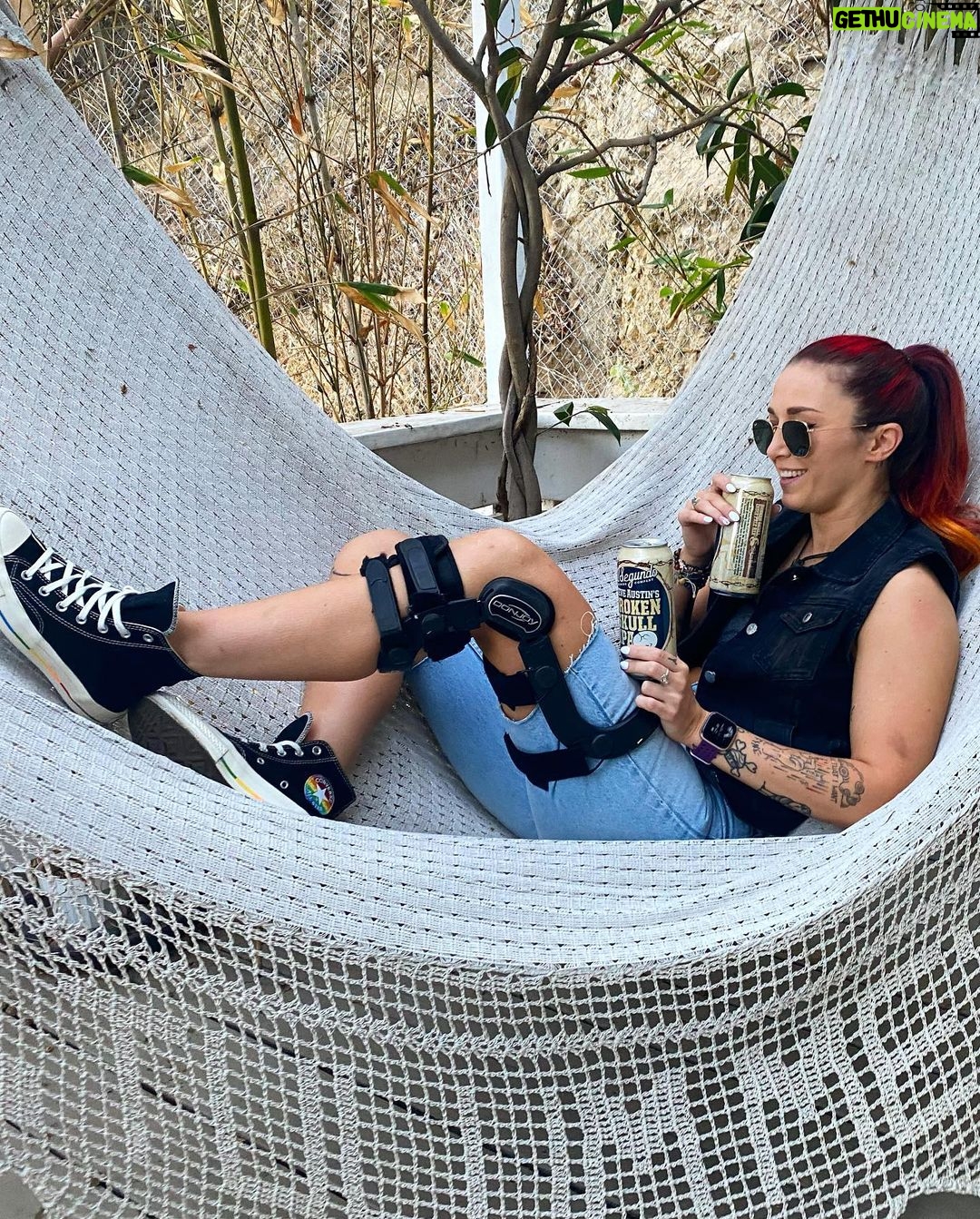 Steffanie Newell - 25.1K Likes - When in LA with your knee brace…become Stone Cold 🍻 #ElSegundoBrewing