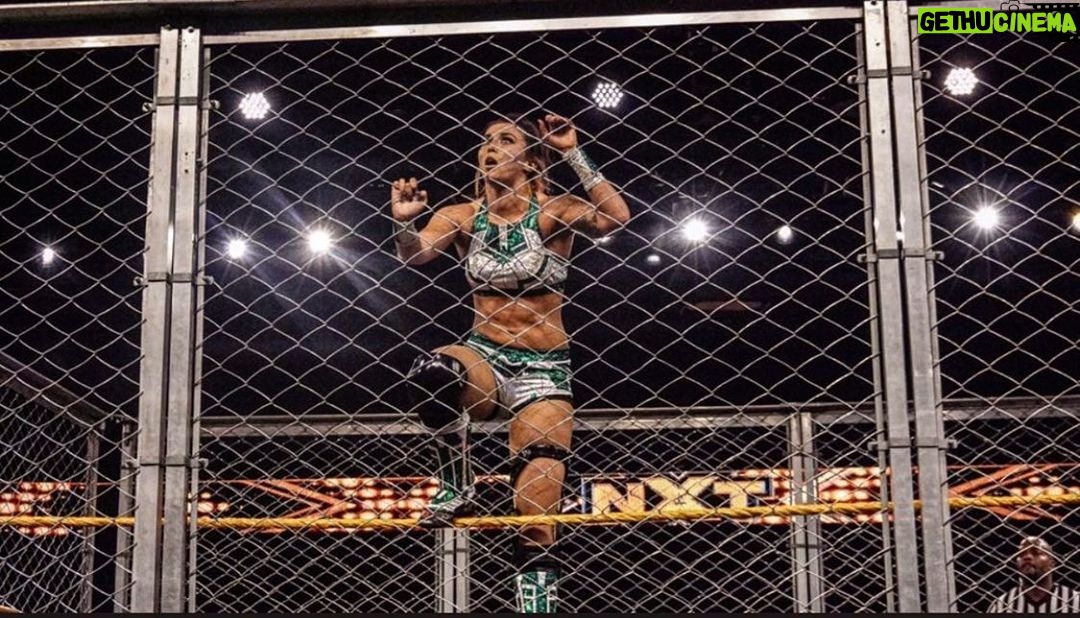 Steffanie Newell Instagram - Quarantine, innit! #FasterStrongerShinier #LadyKane 📸 - @edwinc1017