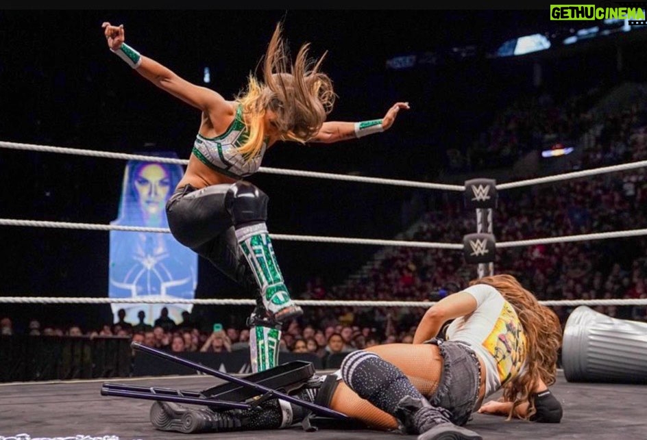 Steffanie Newell Instagram - An eye for an eye...a knee for a knee! #LadyKane #FasterStrongerShinier ✨⚡️🔥