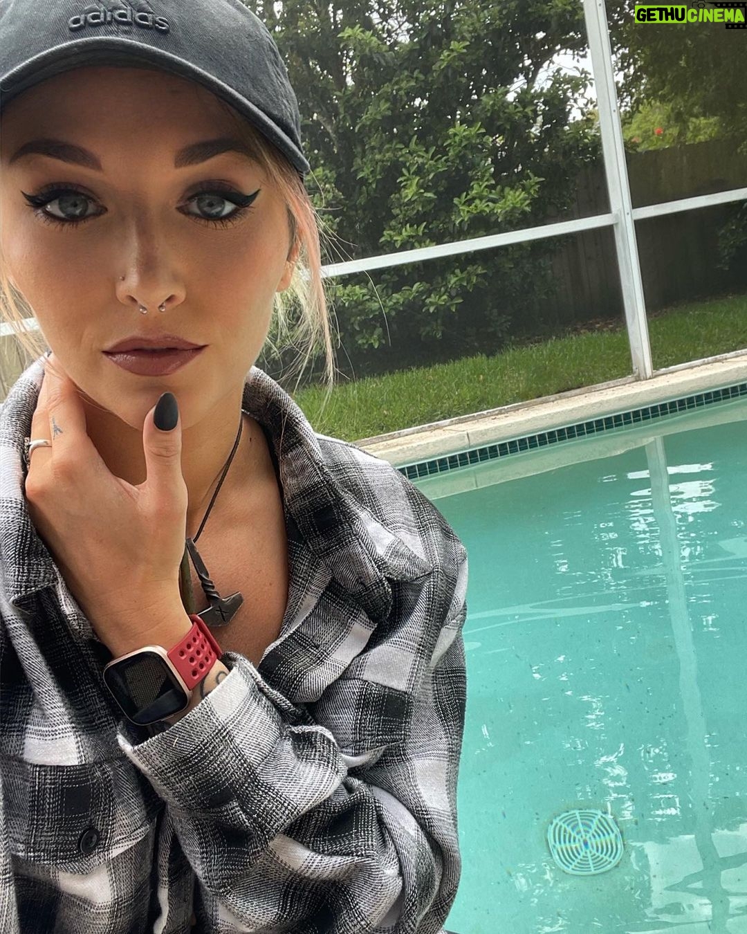 Steffanie Newell - 20.7K Likes - ⏳