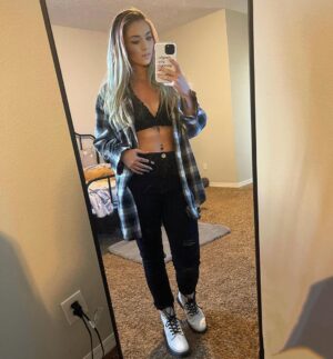 Steffanie Newell Instagram - 🖤🤍
