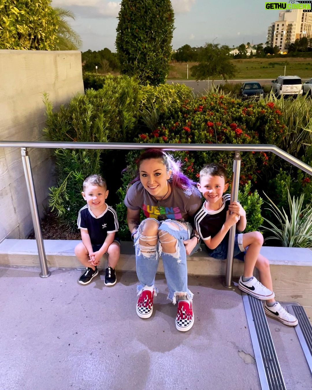 Steffanie Newell - 17.6K Likes - It’s taken over a year since I saw them last (4.5 to get them to orlando) but I finally get to hang out with my bestest buds 💙