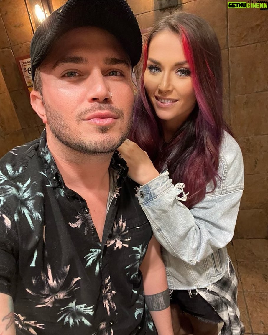 Steffanie Newell - 18K Likes - My guy. 💙💙