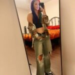 Steffanie Newell Instagram - it's all fun and games until someone gets f***** up🎶
