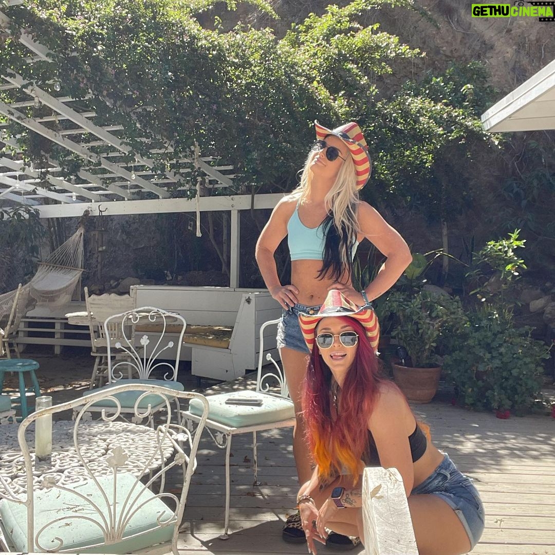 Steffanie Newell - 22K Likes - We wanna be a cowboy, baby🐎