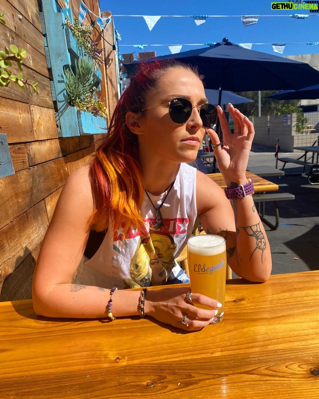 Steffanie Newell - 17.4K Likes - It is Sunday, my dudes💙