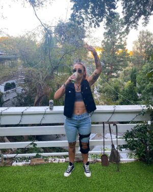 Steffanie Newell Instagram - When in LA with your knee brace…become Stone Cold 🍻 #ElSegundoBrewing