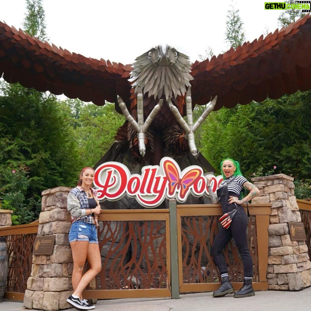 Steffanie Newell Instagram - When a “Switch hitter” goes to Tennessee, you go to the holy land with your friends! 💙🌈 #Dollywood #AdventuresOfShotzAndNox