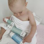 Stephanie Instagram - Bagnetto fatto, e ora siamo pronte a coccolarci con la linea @koalababycare skincare. È diventata la nostra routine, e questi prodotti sono un must per la pelle delicata della mia piccola. Prodotti biologici che contengono burro di karité, olio di oliva e albicocca, calendula, camomilla. Da quando li utilizzo non posso più farne a meno, e non nego che anch'io li uso, specialmente l'olio 100% di mandorle 🙈😜❤ Approfittate del 10% di sconto KBCDJSTEPHANIE #suppliedby #koalababycare #koalaskincare #koalababybubbles