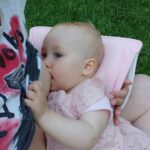 Stephanie Instagram - Il mio amore per i prodotti di @koalababycare deriva dall'ottima qualità e garanzia. L'allattamento al seno è uno dei nostri momenti più belli. Per lei ho pensato al cuscino Koala Perfect Head Breastfeeding che utilizzo ad ogni poppata. È certificato dispositivo medico dal Ministero della Salute, e la protegge dal rischio di plagiocefalia. Non da meno la comodità che giova ad entrambe, visti i nostri momenti di routine prima delle nanne pomeridiane e notturne. Ottima anche la federa di ricambio. Lo consiglio a tutte le mamme ❤ Approfittate del 10% di sconto ➡️ KBCDJSTEPHANIE #suppliedby #koalababycare #koalaperfectheadbreastfeeding