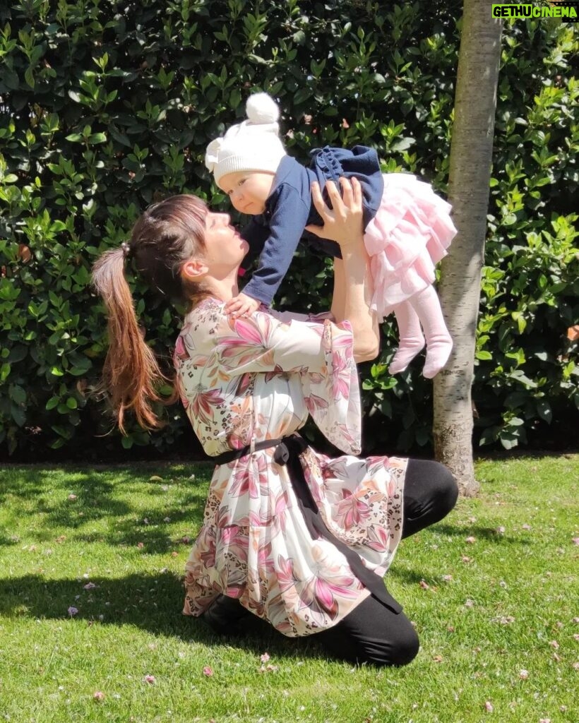 Stephanie Instagram - Happy Easter 🍬🐰🌺 #easter #pasqua #dj #femaledj #mum #mamma #babe #babygirl #mammablogger #bloggermum #family