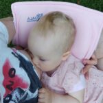Stephanie Instagram - Il mio amore per i prodotti di @koalababycare deriva dall'ottima qualità e garanzia. L'allattamento al seno è uno dei nostri momenti più belli. Per lei ho pensato al cuscino Koala Perfect Head Breastfeeding che utilizzo ad ogni poppata. È certificato dispositivo medico dal Ministero della Salute, e la protegge dal rischio di plagiocefalia. Non da meno la comodità che giova ad entrambe, visti i nostri momenti di routine prima delle nanne pomeridiane e notturne. Ottima anche la federa di ricambio. Lo consiglio a tutte le mamme ❤ Approfittate del 10% di sconto ➡️ KBCDJSTEPHANIE #suppliedby #koalababycare #koalaperfectheadbreastfeeding