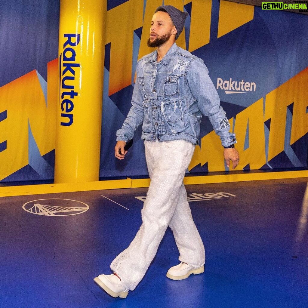 Stephen Curry Instagram - Last night’s fit was designed by the one and only @loverboyclub_ (aka Des Pierrot) as part of my partnership with @rakuten and @blackinfashioncouncil . Shop more of his Haitian-inspired designs and other talented Black designers at Rakuten.com/BIFC #RakutenPartner