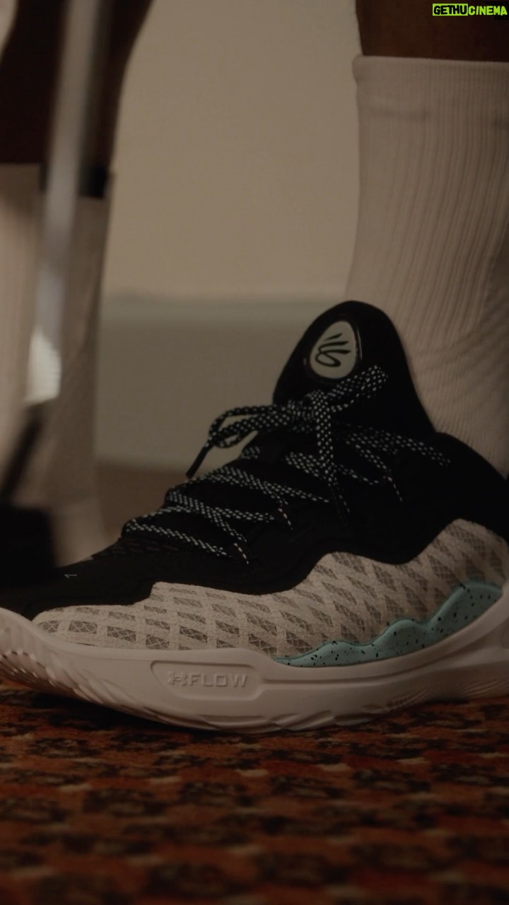 Stephen Curry Instagram - You wonโt want to take โem off , cop a pair @currybrand ๐๐ฝ๐ฅ