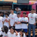 Stephen Curry Instagram - Amazing vibes in The Town with @carmax, Eat. Learn. Play. and our youth development partner, @oaklandgenesis!! Had a blast on the field at Elmhurst United Middle School with our incredible @eatlearnplay bus, giving out books, meals and having fun all at the same time 🚌🙌🏽 #CarMaxPartner
