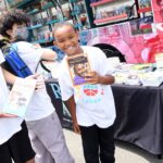 Stephen Curry Instagram - Amazing vibes in The Town with @carmax, Eat. Learn. Play. and our youth development partner, @oaklandgenesis!! Had a blast on the field at Elmhurst United Middle School with our incredible @eatlearnplay bus, giving out books, meals and having fun all at the same time 🚌🙌🏽 #CarMaxPartner