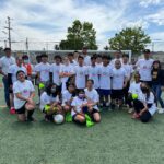 Stephen Curry Instagram - Amazing vibes in The Town with @carmax, Eat. Learn. Play. and our youth development partner, @oaklandgenesis!! Had a blast on the field at Elmhurst United Middle School with our incredible @eatlearnplay bus, giving out books, meals and having fun all at the same time 🚌🙌🏽 #CarMaxPartner