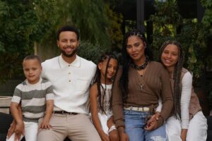 Stephen Curry Instagram - ‘24 here we go!!! Love my crew 🙏🏽