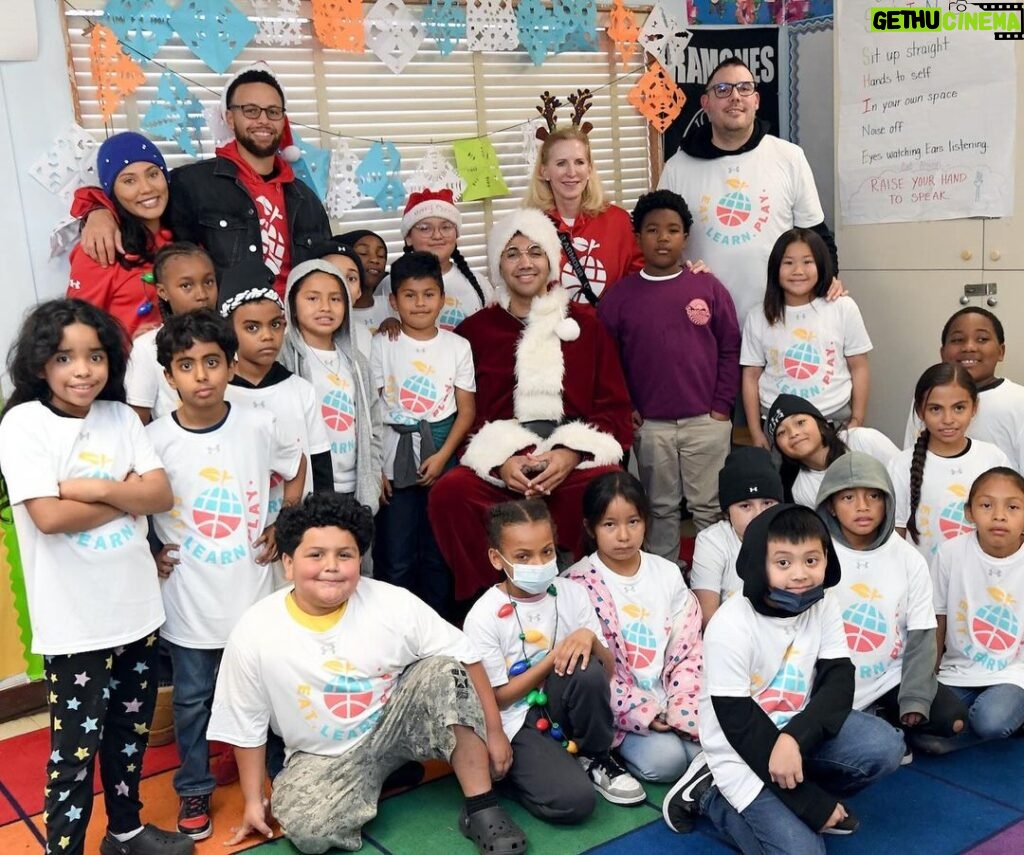 Stephen Curry Instagram - We celebrated our 11th annual Christmas with the Currys🎄by bringing the joy of reading to all 17,000 elementary school students in the Oakland Unified School District—delivering beautiful gift boxes of books to 49 schools. That’s 85,000 books total!📚 We also made an extra special delivery to 800 students at OUSD's Manzanita Campus, with the help of our village of volunteers and partners. Students received gift boxes of books, backpacks, and other holiday treats. Plus, we announced that Manzanita will be the first of eight @ousdnews campuses to get a revitalized schoolyard in 2024 in partnership with @eatlearnplay and @kaboom! 🎉 Thank you to the dedicated community of partners and volunteers who supported this year’s #ChristmaswiththeCurrys including @workday, @currybrand, @underarmour, @chase, @literatikids, @rakuten, and @warriors. 📷 @noahgphotos/@gettyimages