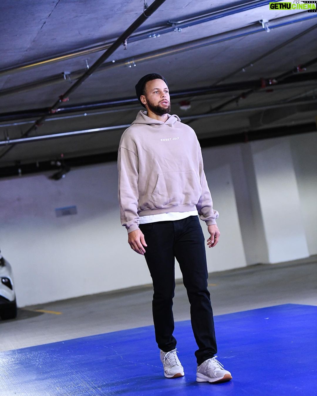 Stephen Curry Instagram - Onward & upward! Appreciating the moments 🙌🏽