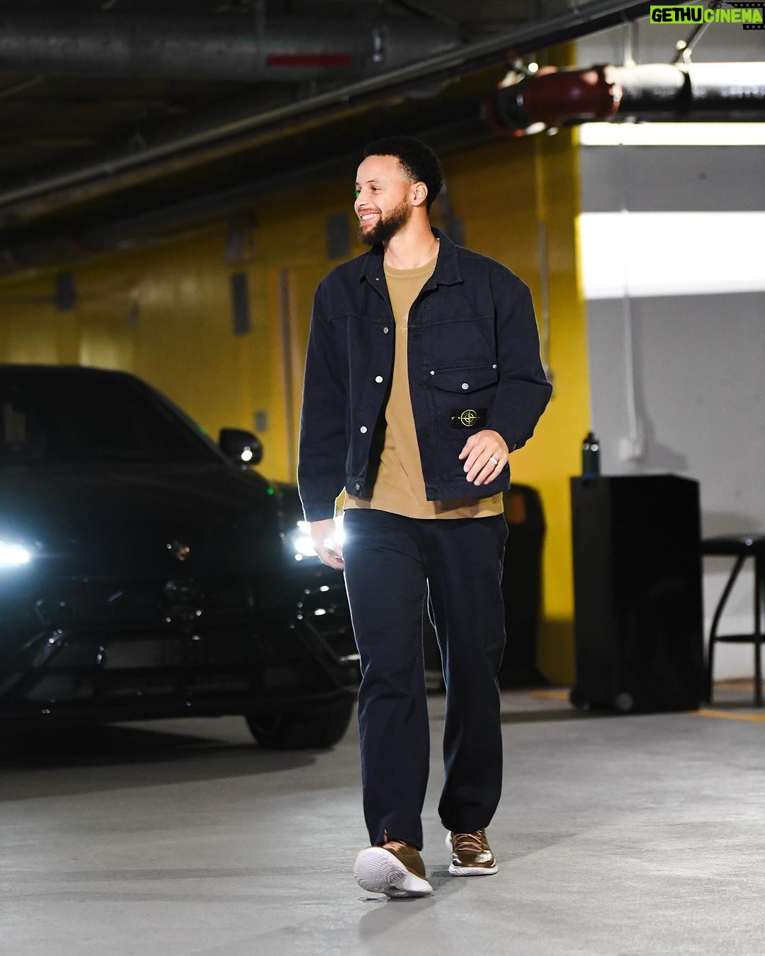 Stephen Curry Instagram - Onward & upward! Appreciating the moments 🙌🏽