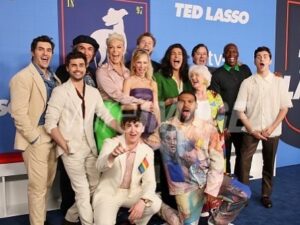 Stephen Manas Instagram - Fantastic moment 
For Your Consideration 

Considérez nous 🙏 (sounds terrible in french ..)

The missing ones were with us in spirits 🕉️☯️ 

Stylist @philippeuter 
@theonly.agency 
Mua @najamil_makeup 
Brand @johnvarvatos 
.
.
.
#tedlasso #tedlassoemmys #richmondtillwedie #tedlassocrew #stephenmanas #richardmontlaur